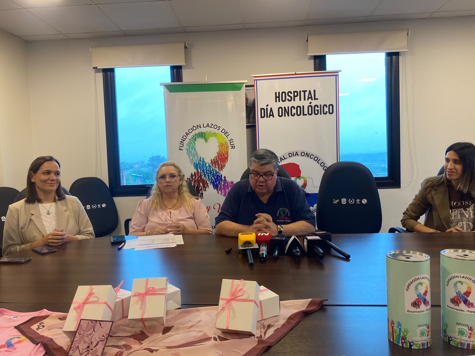 Afiche de Colecta solidaria de Octubre Rosa en Encarnación